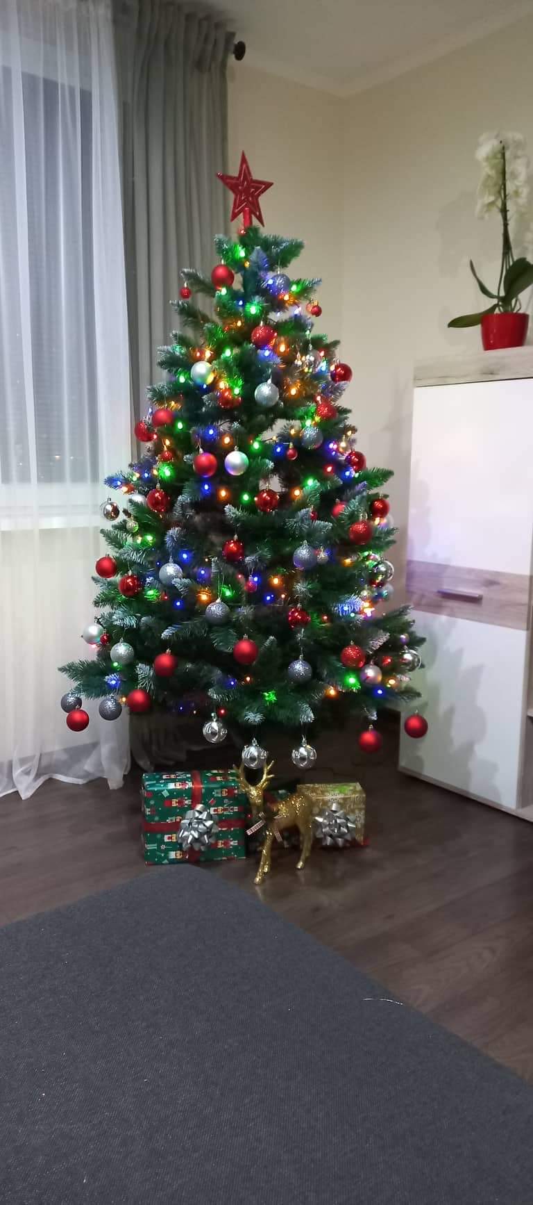 250cm Umelý vianočný stromček Smrek so šiškami – Obrázok 3